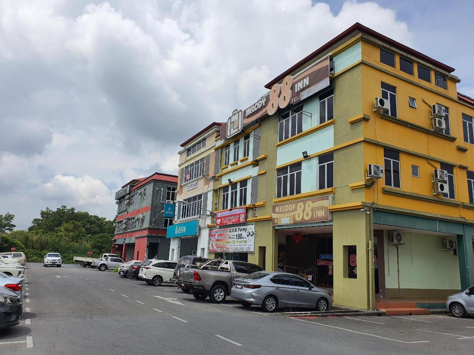 Oyo 90964 Melody 88 Inn Miri Exterior photo